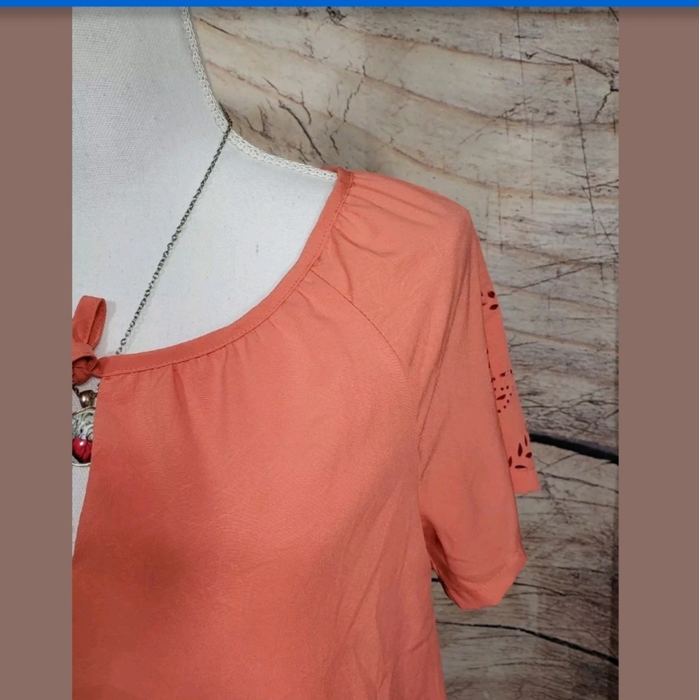 Solitaire by Ravi Khosla Coral Laser Cut Floral Blouse Women’s Small - Picture 4 of 7